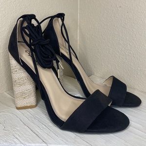 Qupid open toe strappy black suede chunky heel size 8